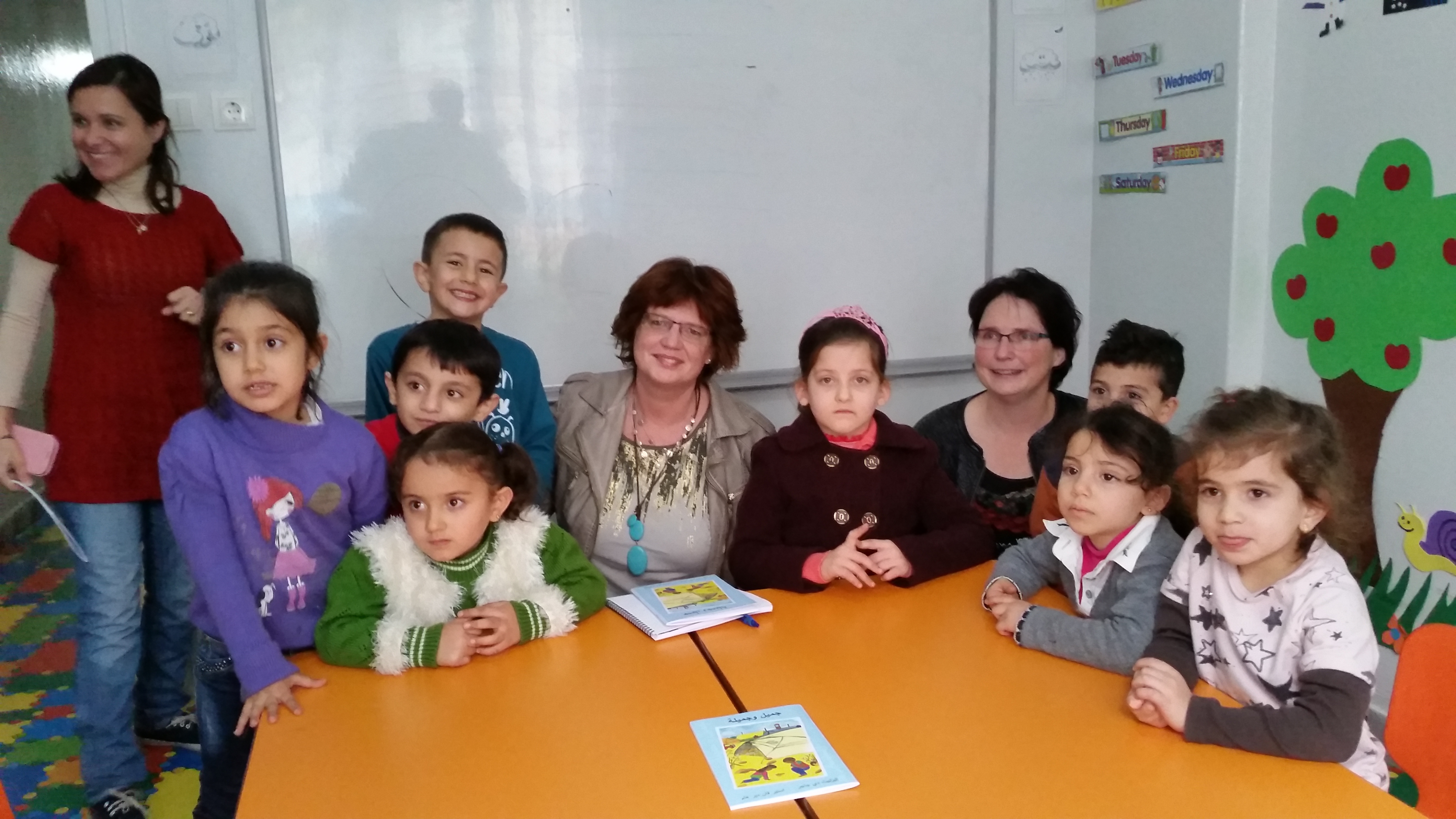 Esther en Elsbeth bij de Syrische grens november 2014