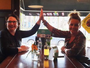uitgever Esther van der Ham en auteur Anita Wix